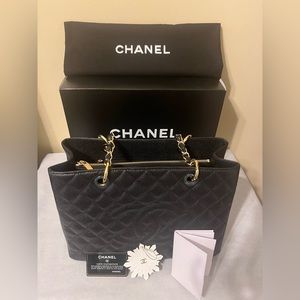 CHANEL Like New 🖤 Rare Gold 💛 GST Grand Caviar Huge Shopping Weekender Tote
